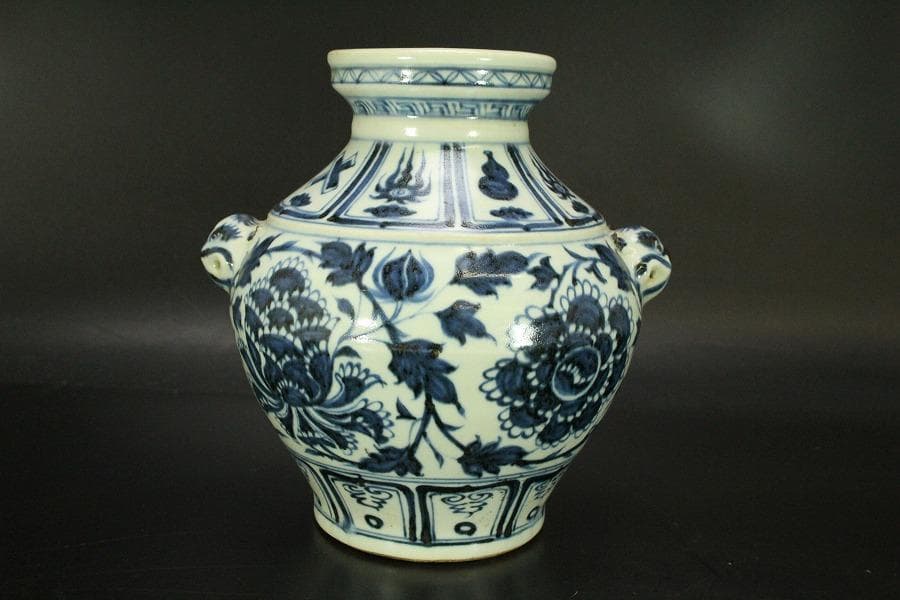 中国美術 青花 纏枝蓮花紋 獣耳 壷 高18.2cm(LC515)
