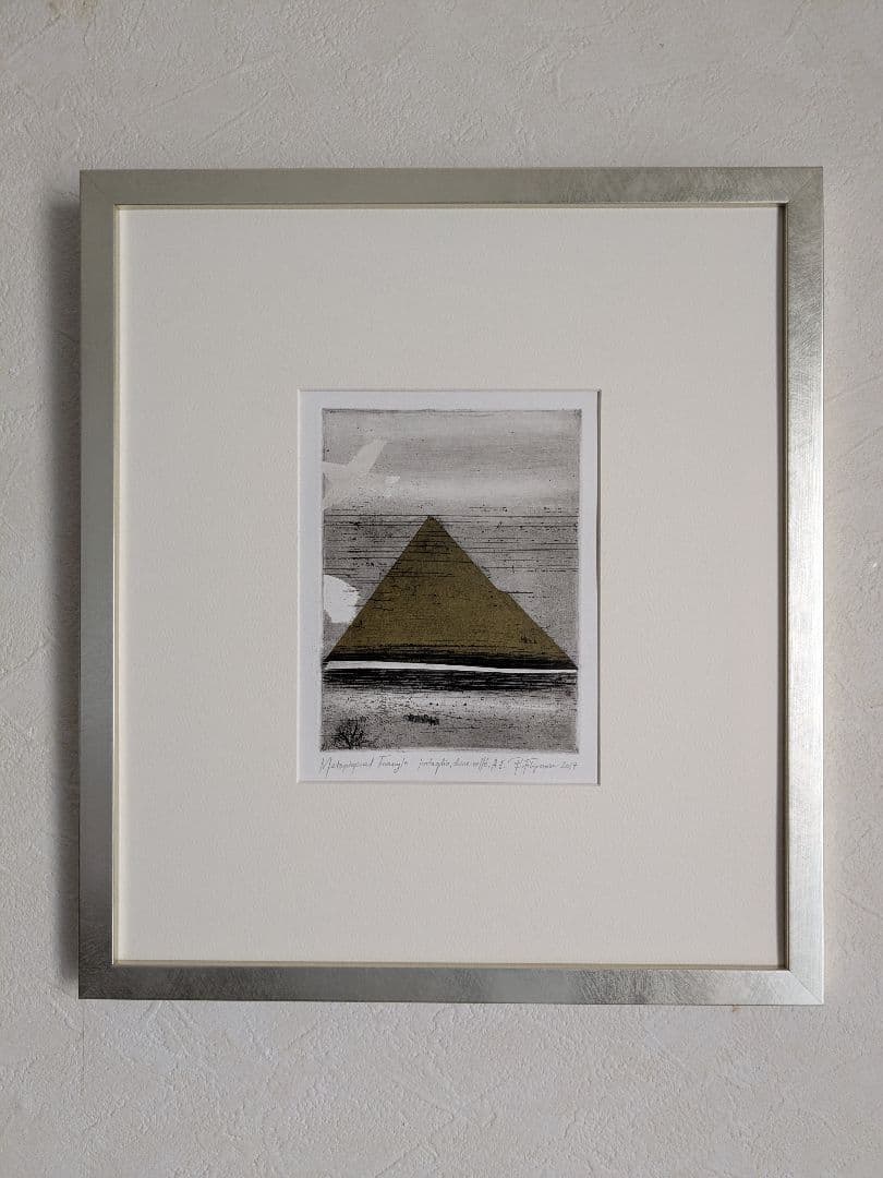 アート596　「プリズム(オリーブ)」　インテリアコーディネート