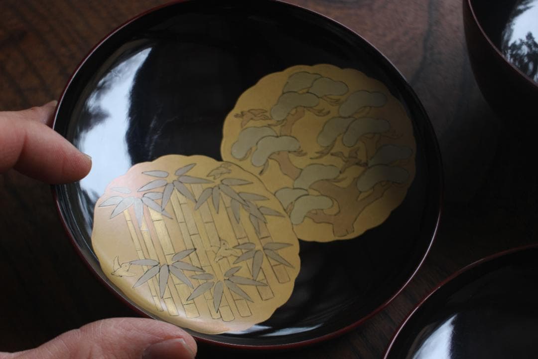 極小傷あり！極上紅溜塗にモダン松竹梅蒔絵のお椀2点（検輪島塗京塗蒔絵椀雑煮椀