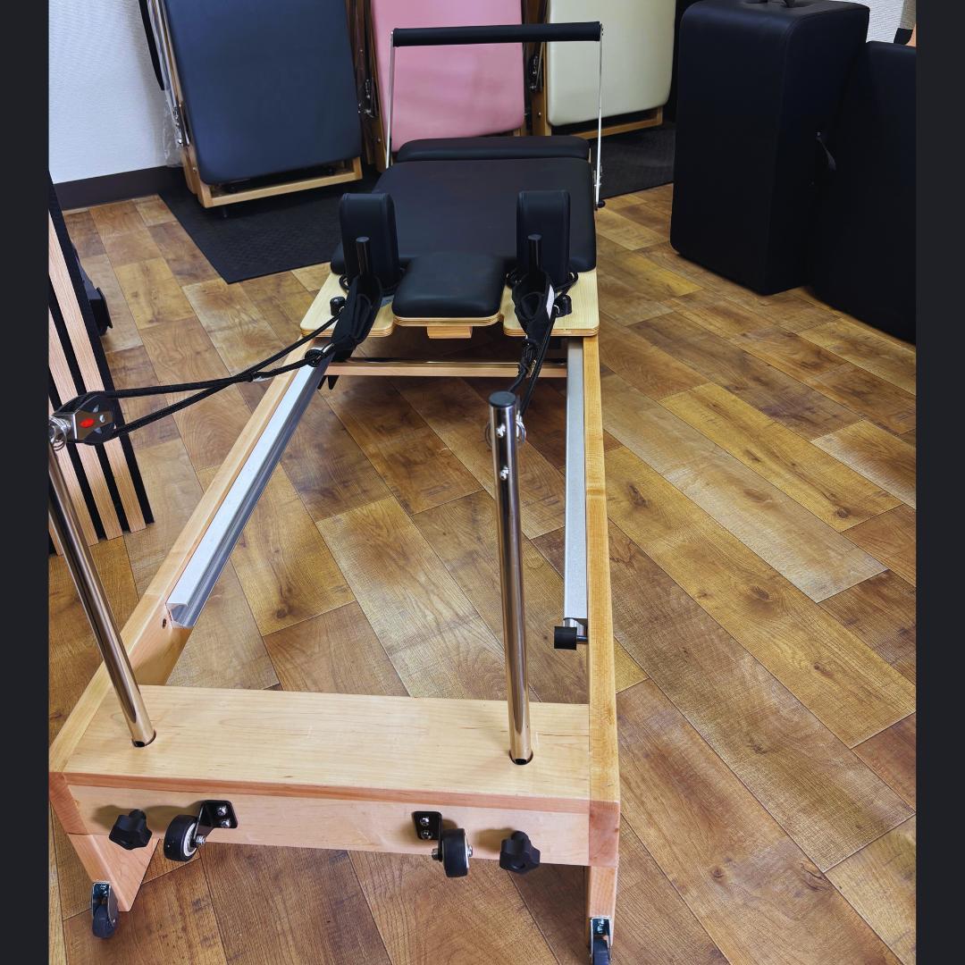 【新品・送料込み／黒】折りたたみ式リフォーマー(メープル材、SWPBスプリング）