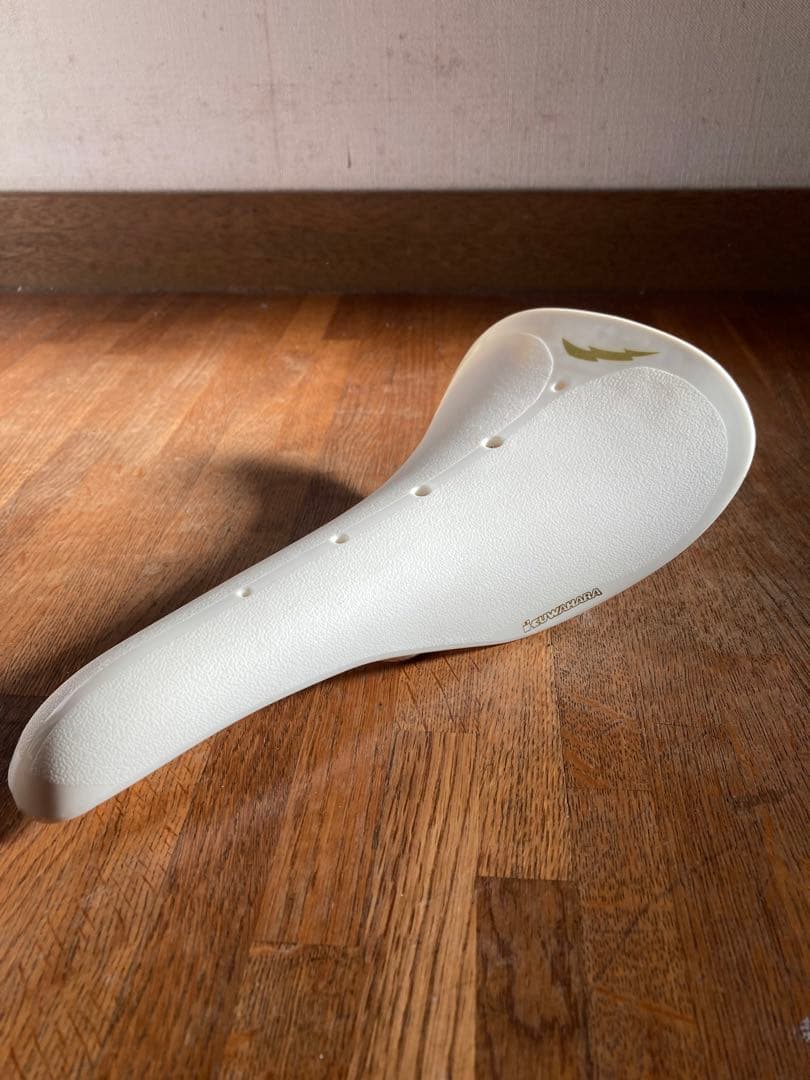 希少 未使用 kuwahara クワハラ プラ サドル ホワイトAERO エアロ