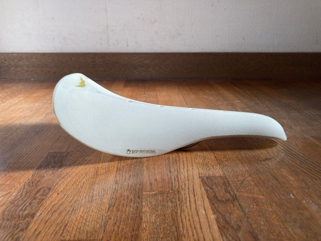 希少 未使用 kuwahara クワハラ プラ サドル ホワイトAERO エアロ