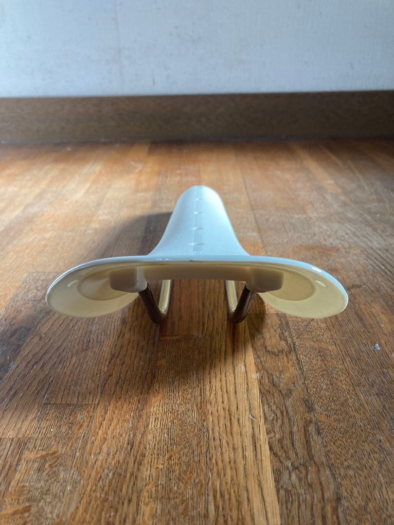 希少 未使用 kuwahara クワハラ プラ サドル ホワイトAERO エアロ