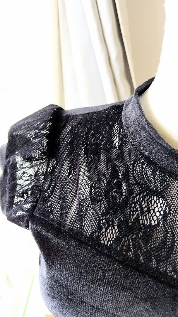 Ｓ～Ｍサイズ／ベロアと起毛レースの薔薇の花柄が上品な黒い娘役レオタード