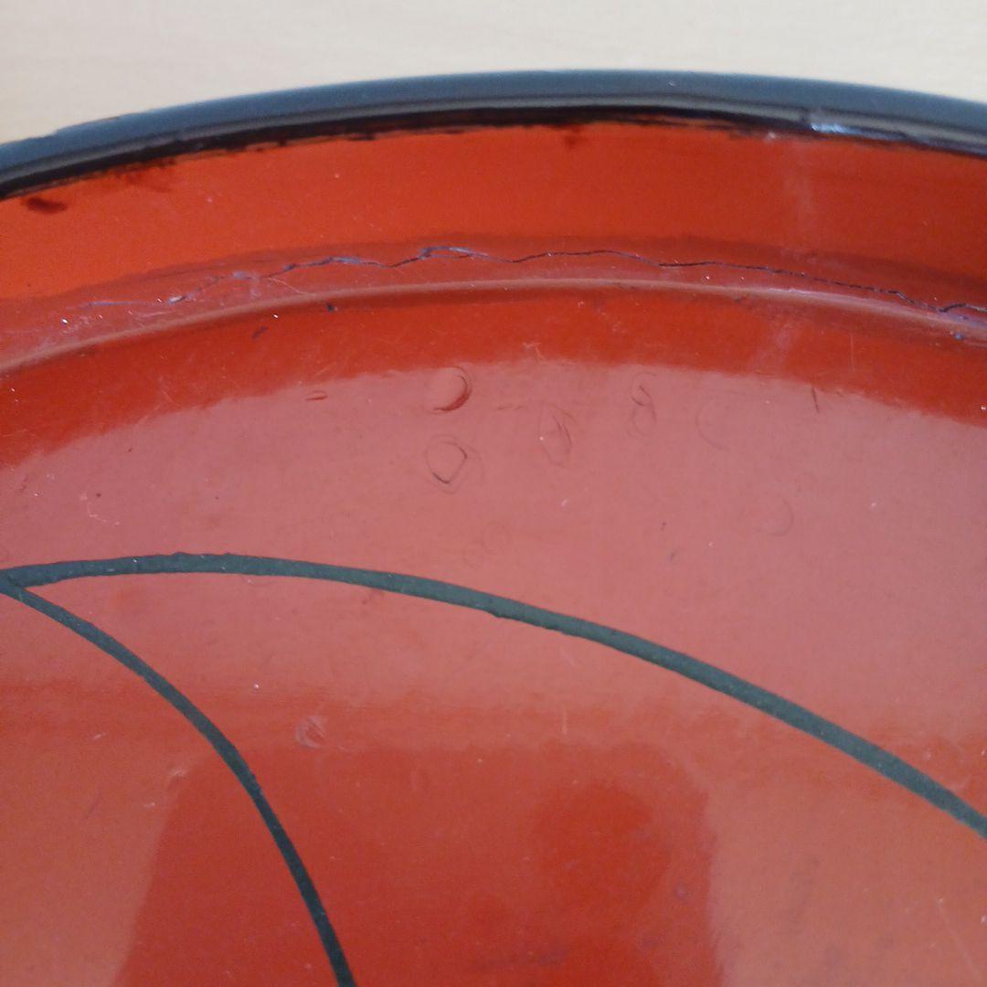 漆器 盆 赤地に黒い葉とブドウの模様