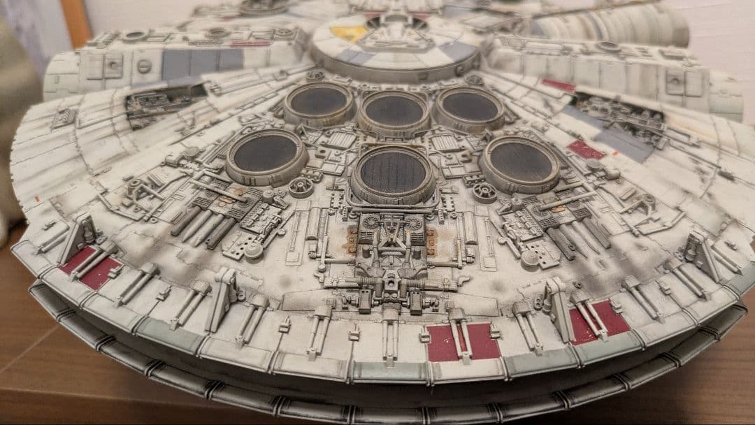 ミレニアム・ファルコン 1/72 完成品　レベル社製