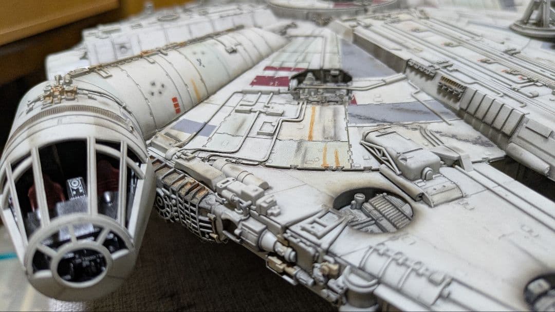 ミレニアム・ファルコン 1/72 完成品　レベル社製