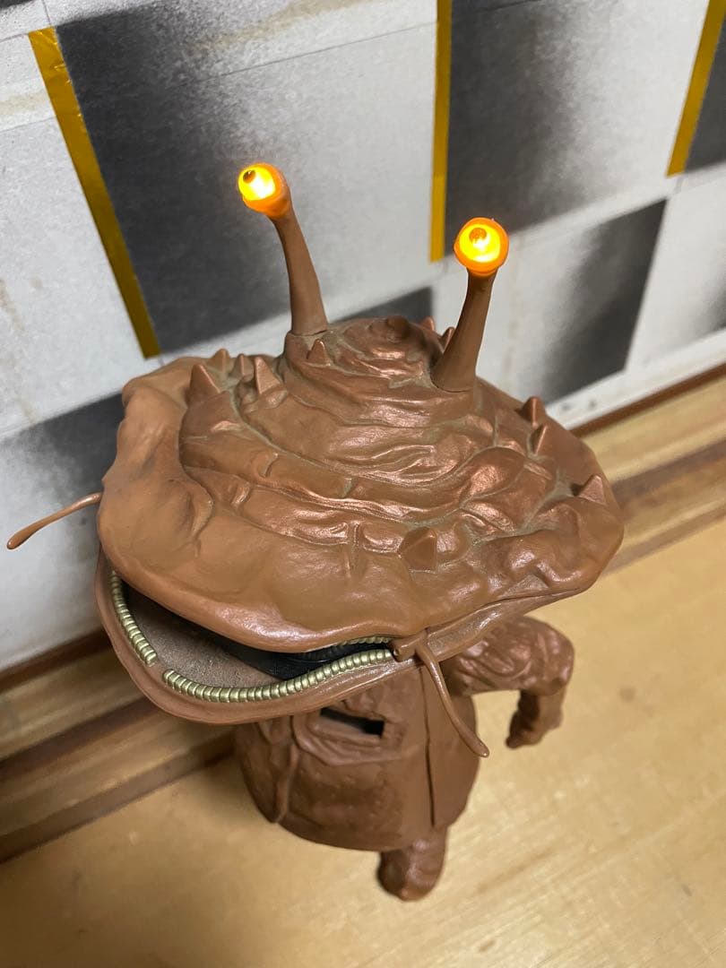 カネゴン貯金箱　怪獣フィギュア ブラウン