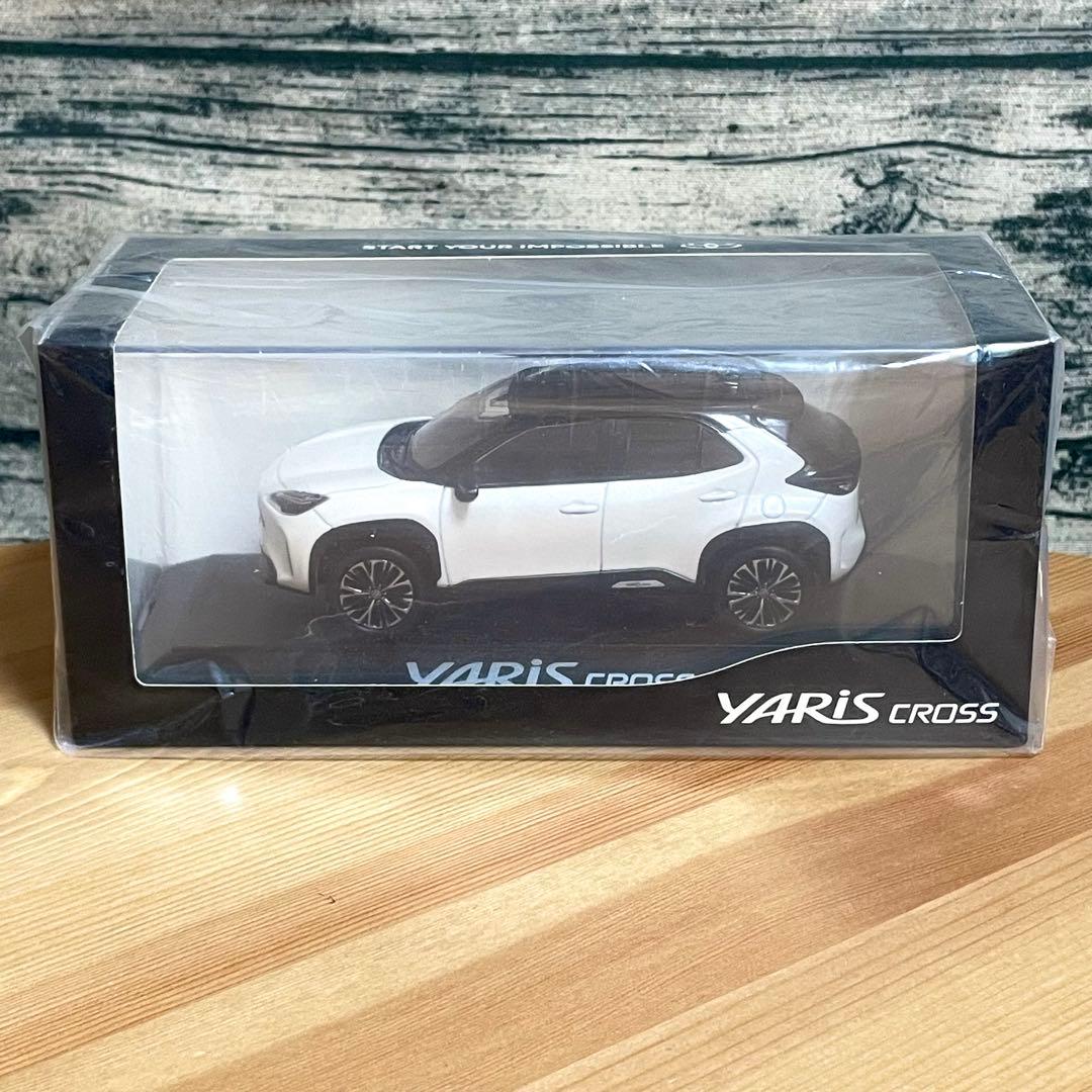 新品未開封 ヤリスクロス ホワイト ミニカー カラーサンプル 1/30 ⑨2KR
