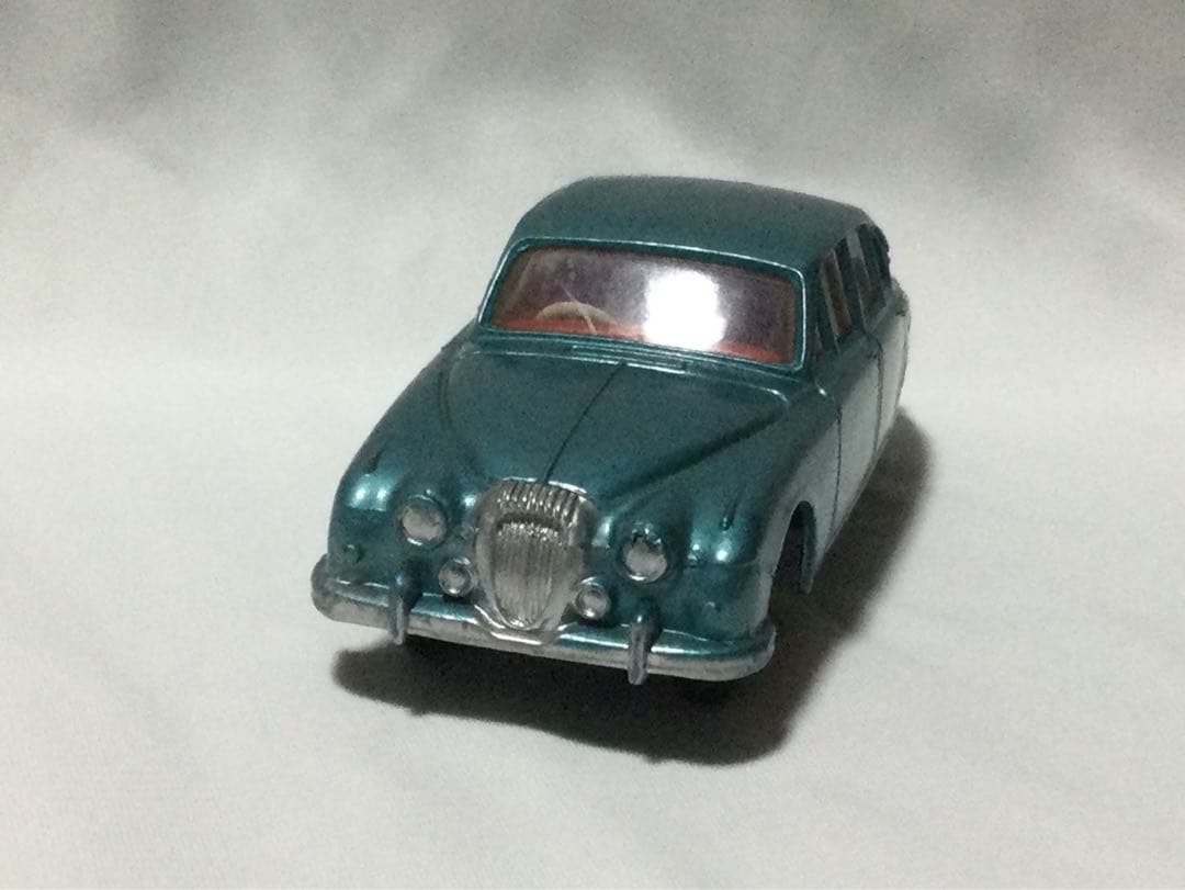 DINKY TOYS DAIMLER 2.5 LITRE ミニカー 昭和41年