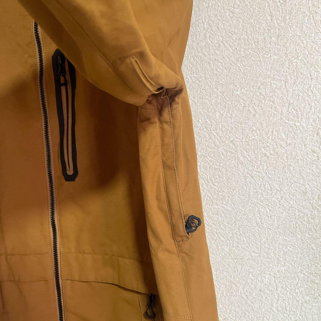 【一度使用美品】VOLCOM スノボウェア　上　23-24 型落ち　Mサイズ