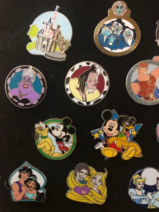 ディズニー　ピンズ　ピンバッジ