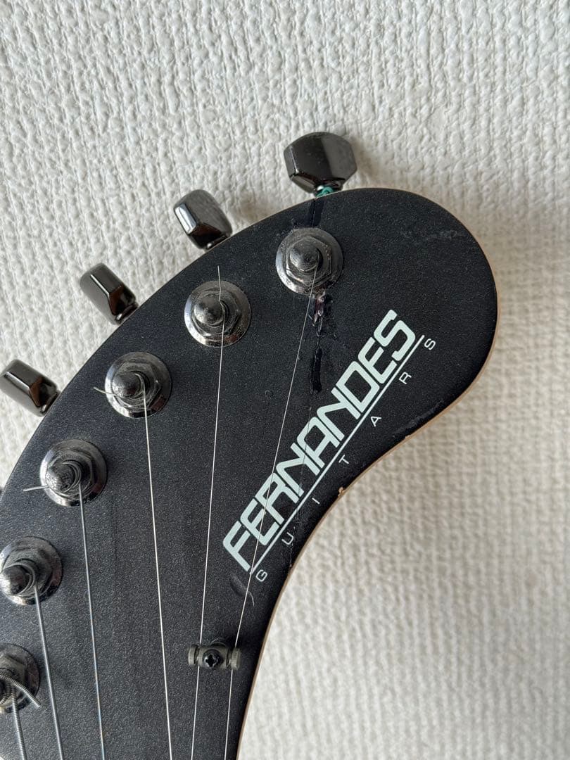 FERNANDES ZOー3芸達者　トレモロアーム付き　修復有り。