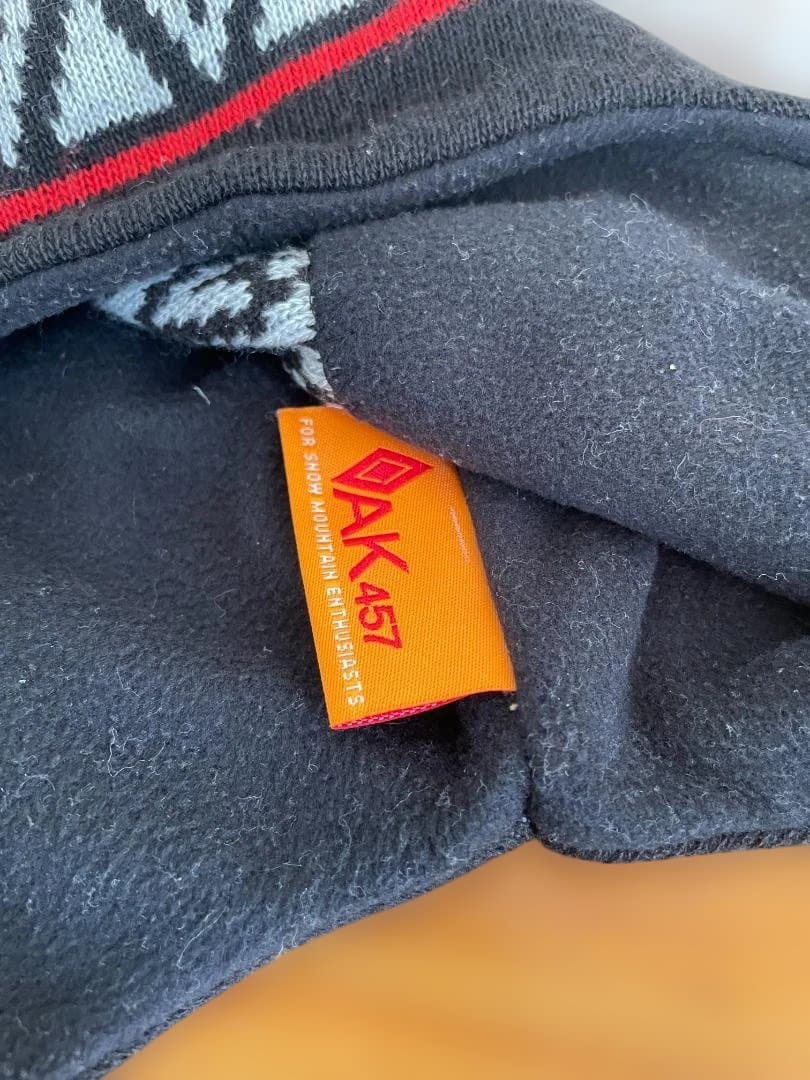 バートン AK457ビーニー ポンポン付き帽子 耳あて付き