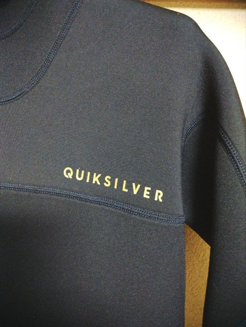 Quiksilver 2ミリフルスーツ黒 ロゴゴールド