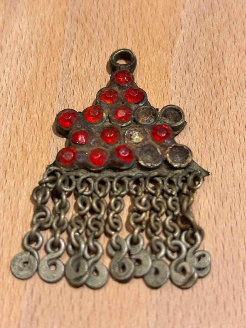 カシミールジュエリー　赤い石のペンダント