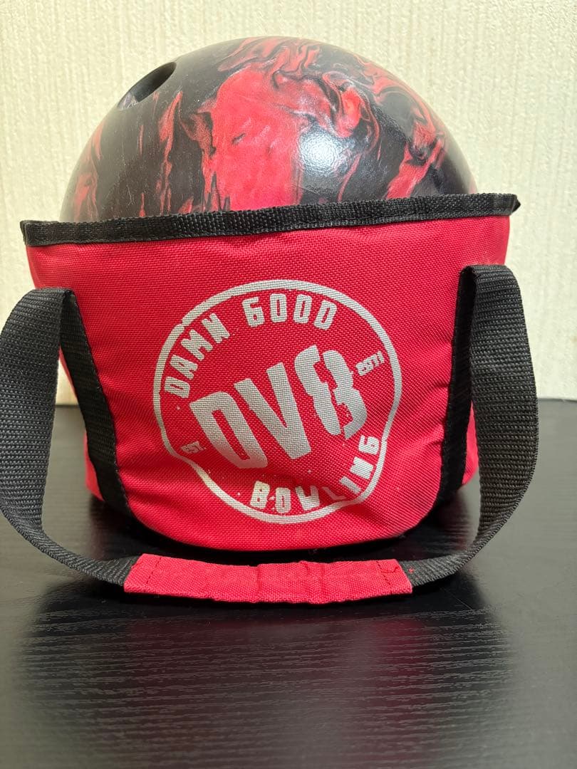 DV8 Damn Good ボウリングボール 黒赤