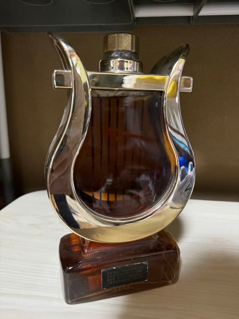 Suntory Reserve ウイスキー ハープ型ボトル