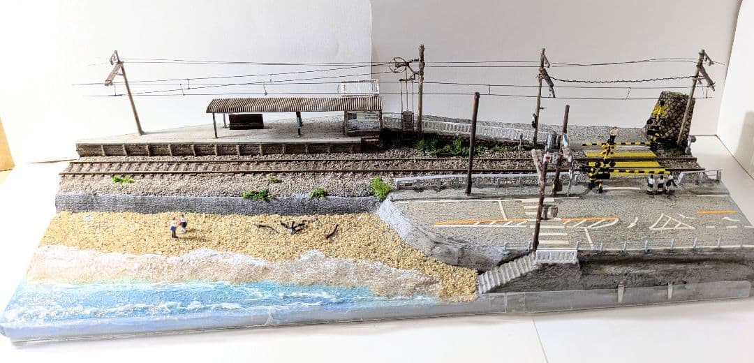 Ｎゲージ・ジオラマ展示台「江ノ電・鎌倉高校前駅とスラムダンク踏切」※車両付き