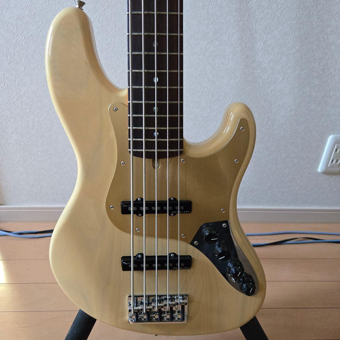 Deluxe Jazz Bass® V, Kazuki Arai Edition