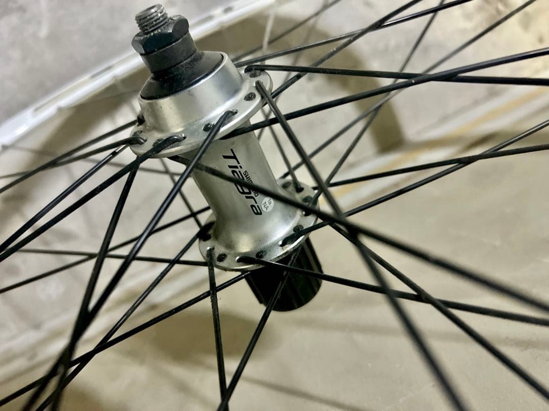 ◆ホワイトリムがカッコいい！◆シマノ製ホイール後輪のみ重量1.15kg