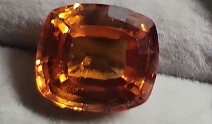 ゴールデンイエローサファイア 10.980ct