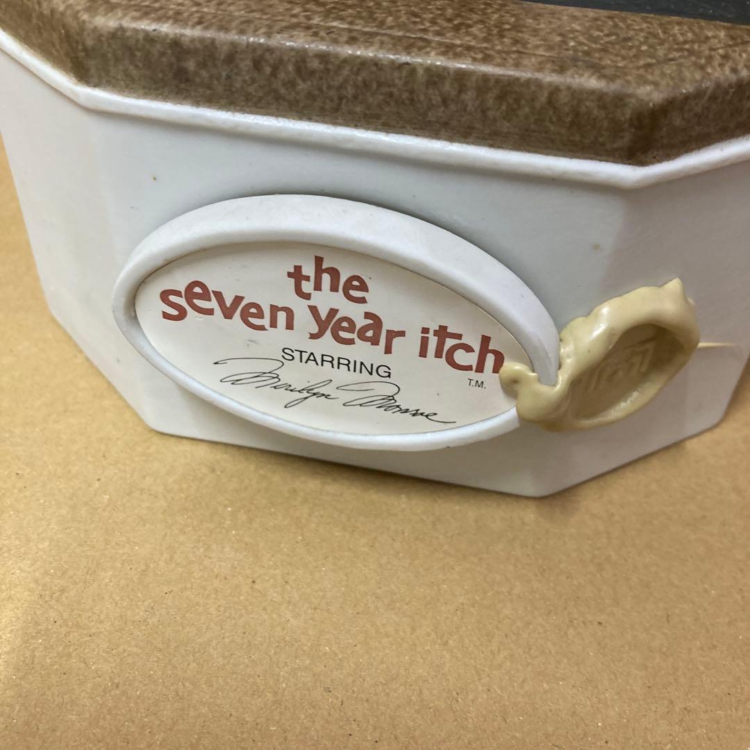 マリリンモンロー　7年目の浮気　陶器ボトル　　　ウイスキー