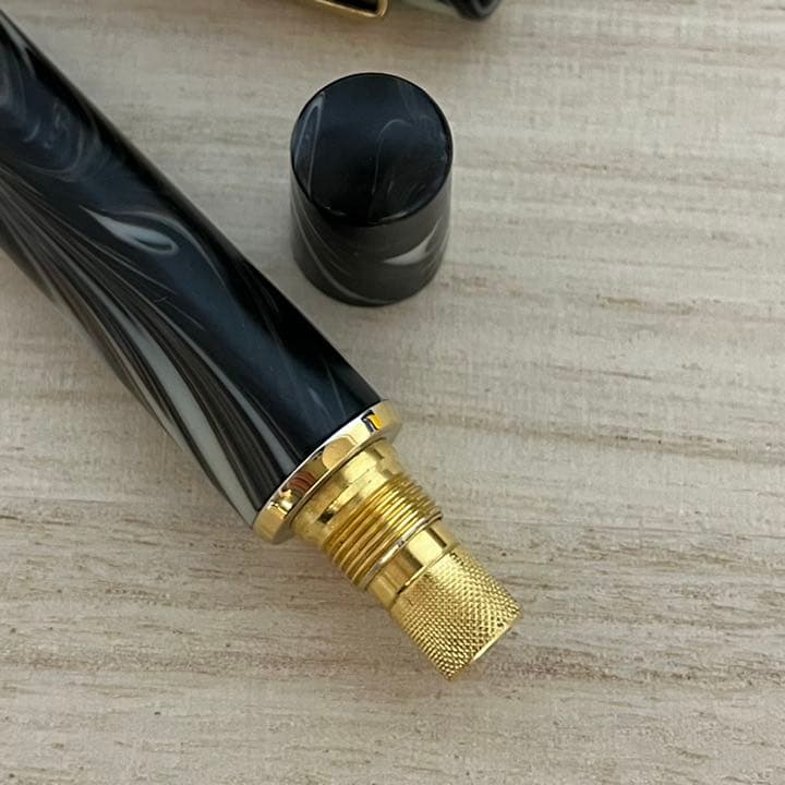 デルタ ドルチェビータ オーロ ピストンフィリング マーブル 限定 万年筆 M