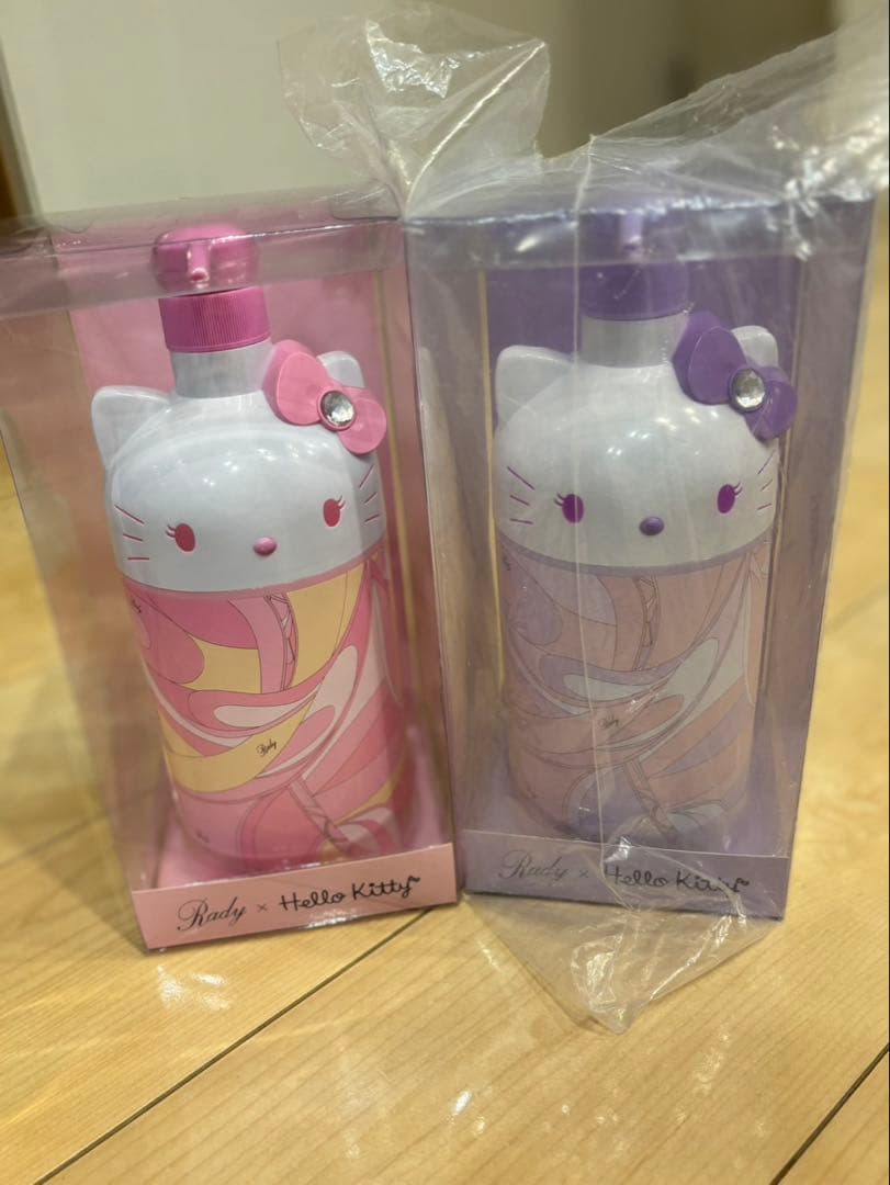 Rady 非売品　Hello Kitty キャラクター型ボトル 2色セット