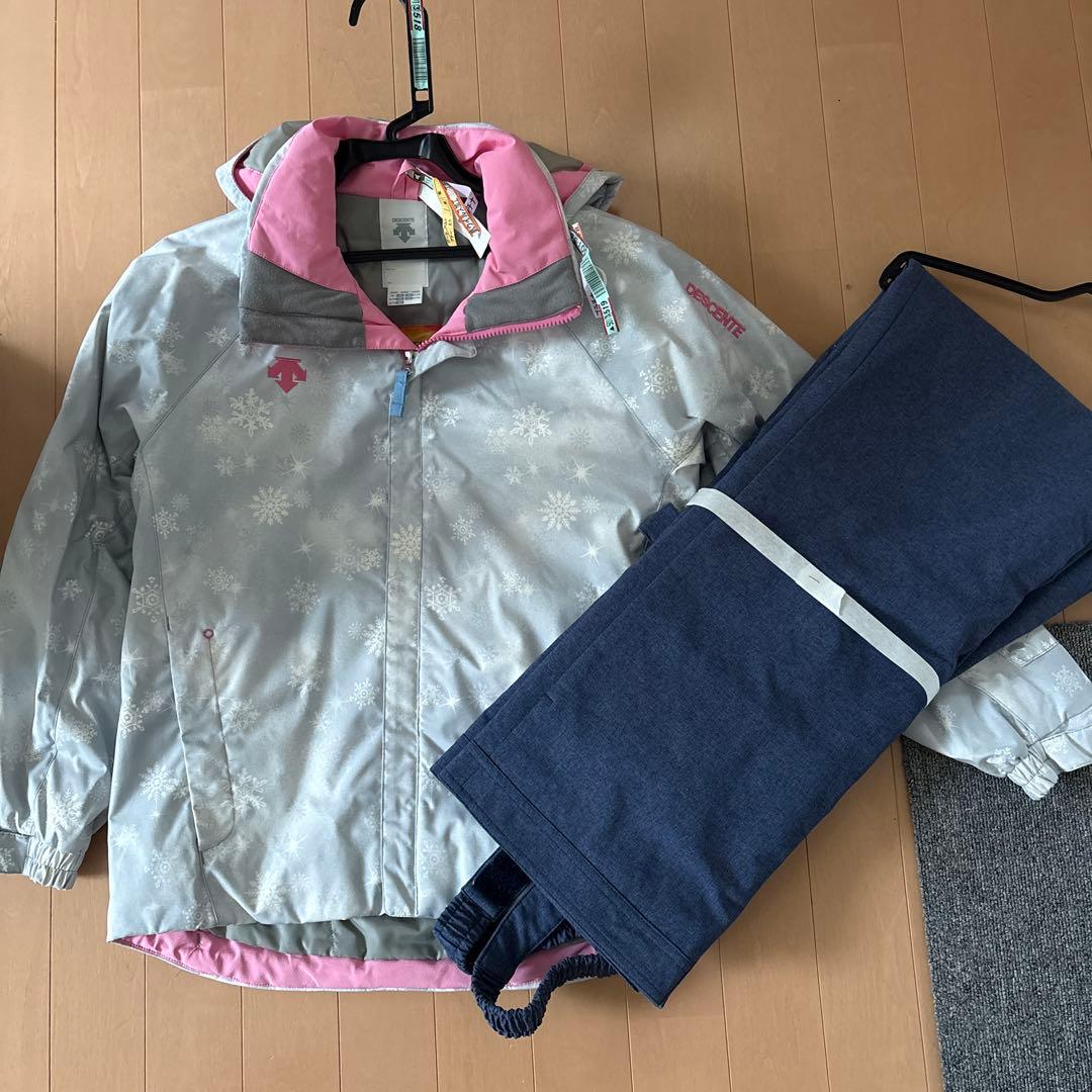 デサント　スキーウェア　150センチ　女の子　上下セット