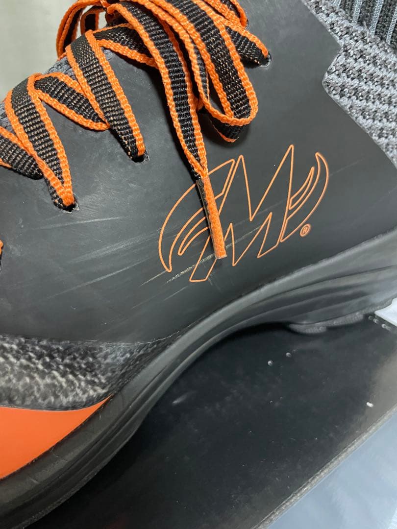 値下げ ボウリングシューズ MOTIV モーティブ 27cm右投げ