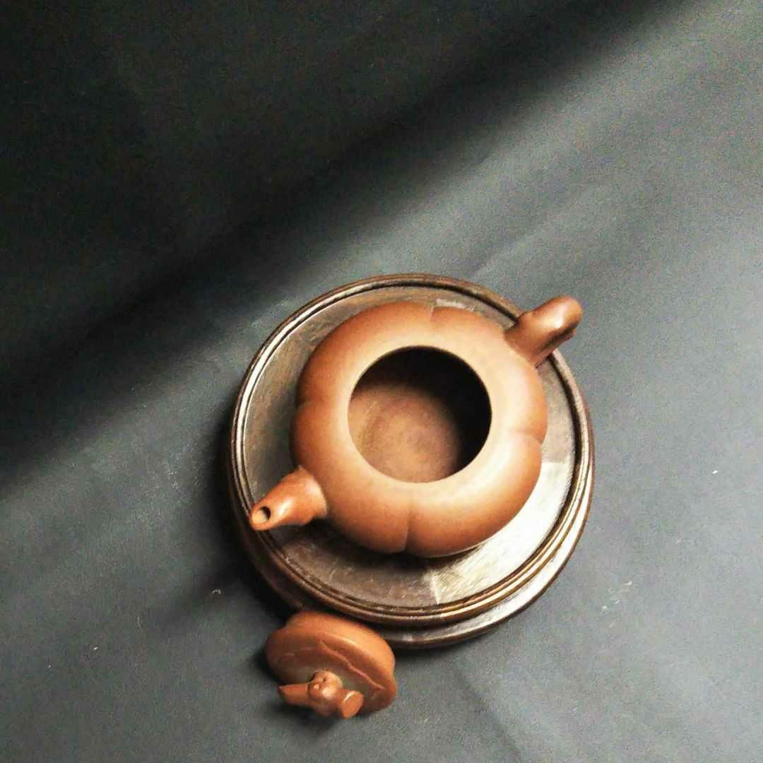 ※中国古美術/朱泥紫砂梅型茶壺/(底款有り)