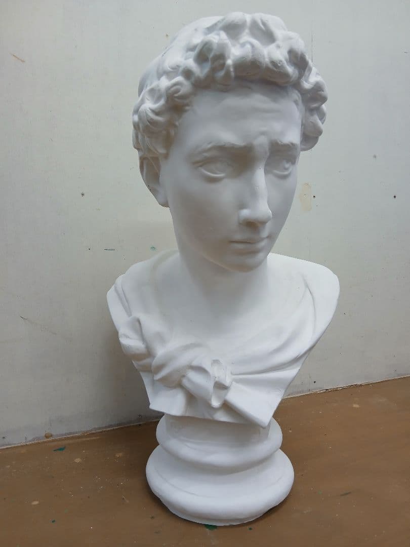 ジョルジョ首像。(高さ60cm)