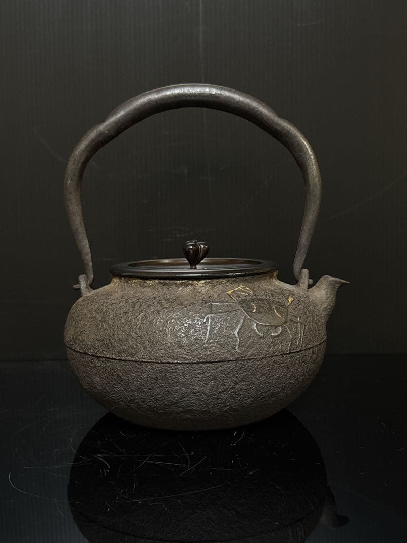 金龍堂 名人造 金象嵌蟹図漢詩 平丸型 宣徳蓋 鉄瓶 茶道具