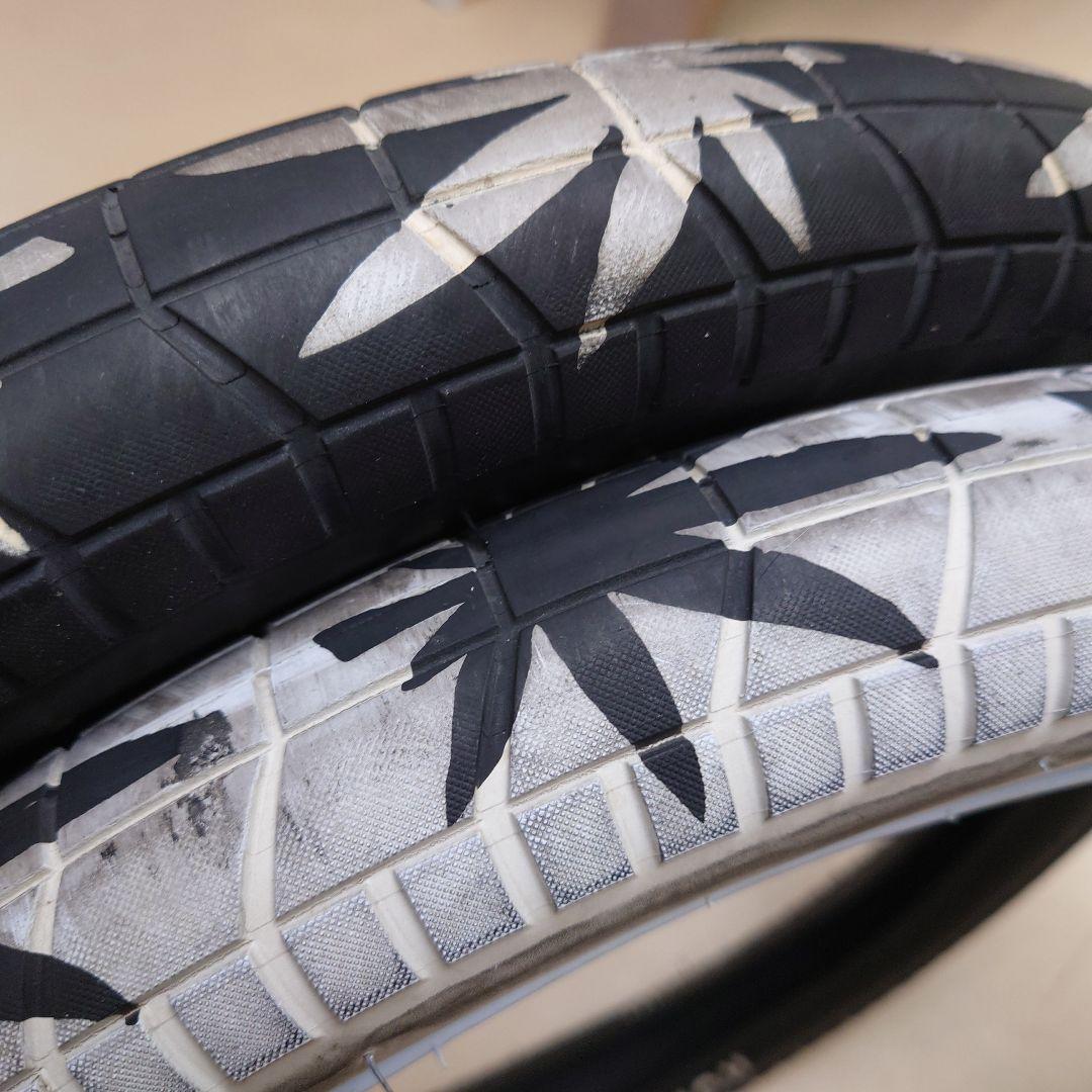 BMXタイヤ Cult x HUF Plantlife Dehart Tire
