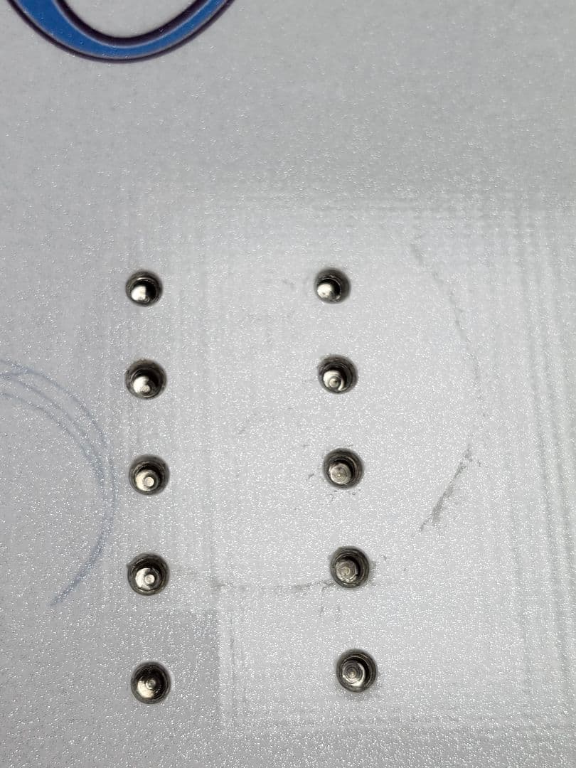 シンプルデザインで全体的に綺麗なレディーススノーボード2点セット