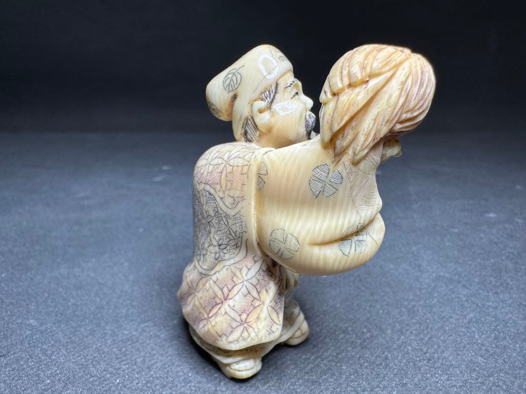 極上　根付　置物　根付　印籠　天然素材　アンティーク　骨董　飾り物　古美術品