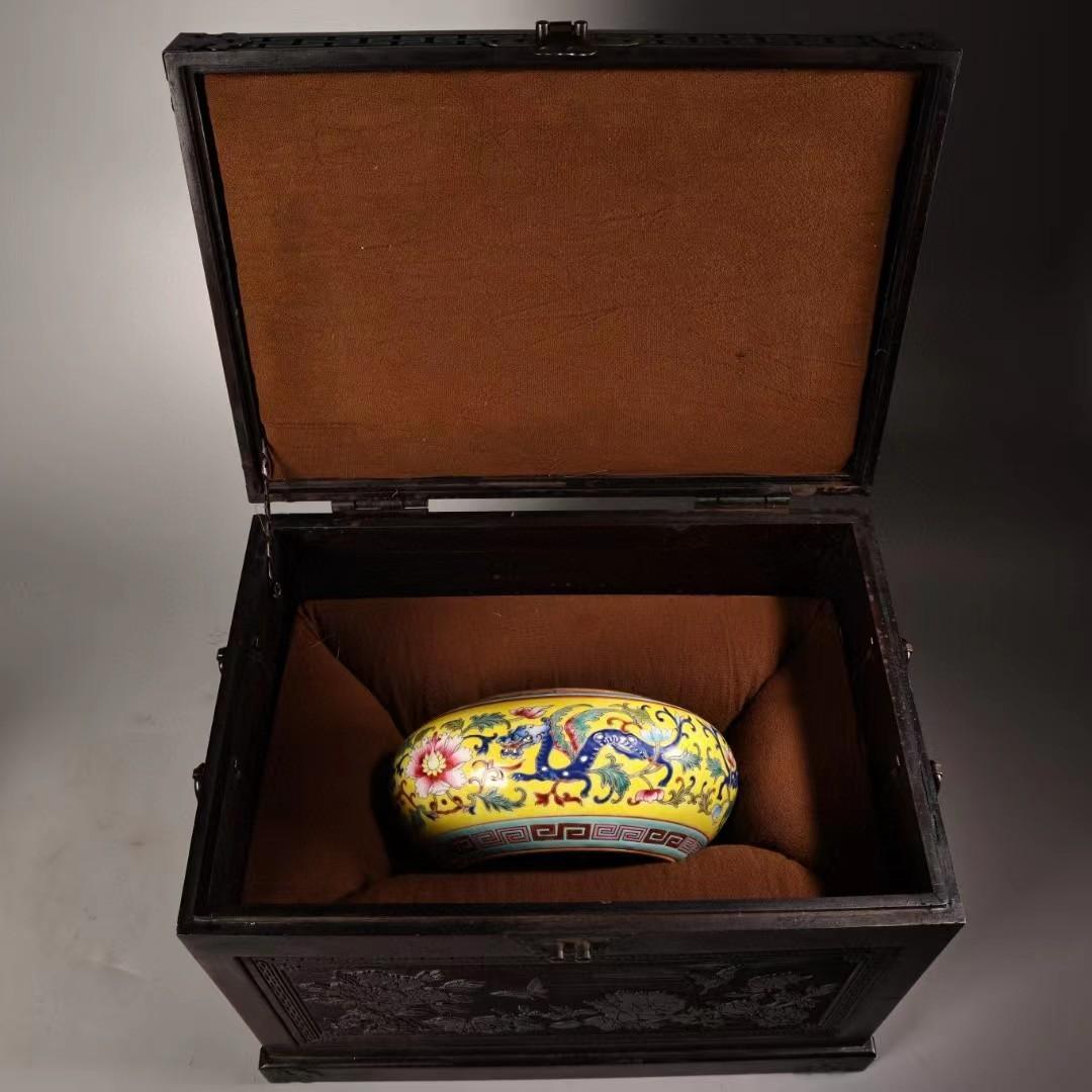 中国古美術・旧蔵の磁器・琺瑯彩粉彩鎏金瓷器筆洗・置物・書道具・文房具・紅木箱付