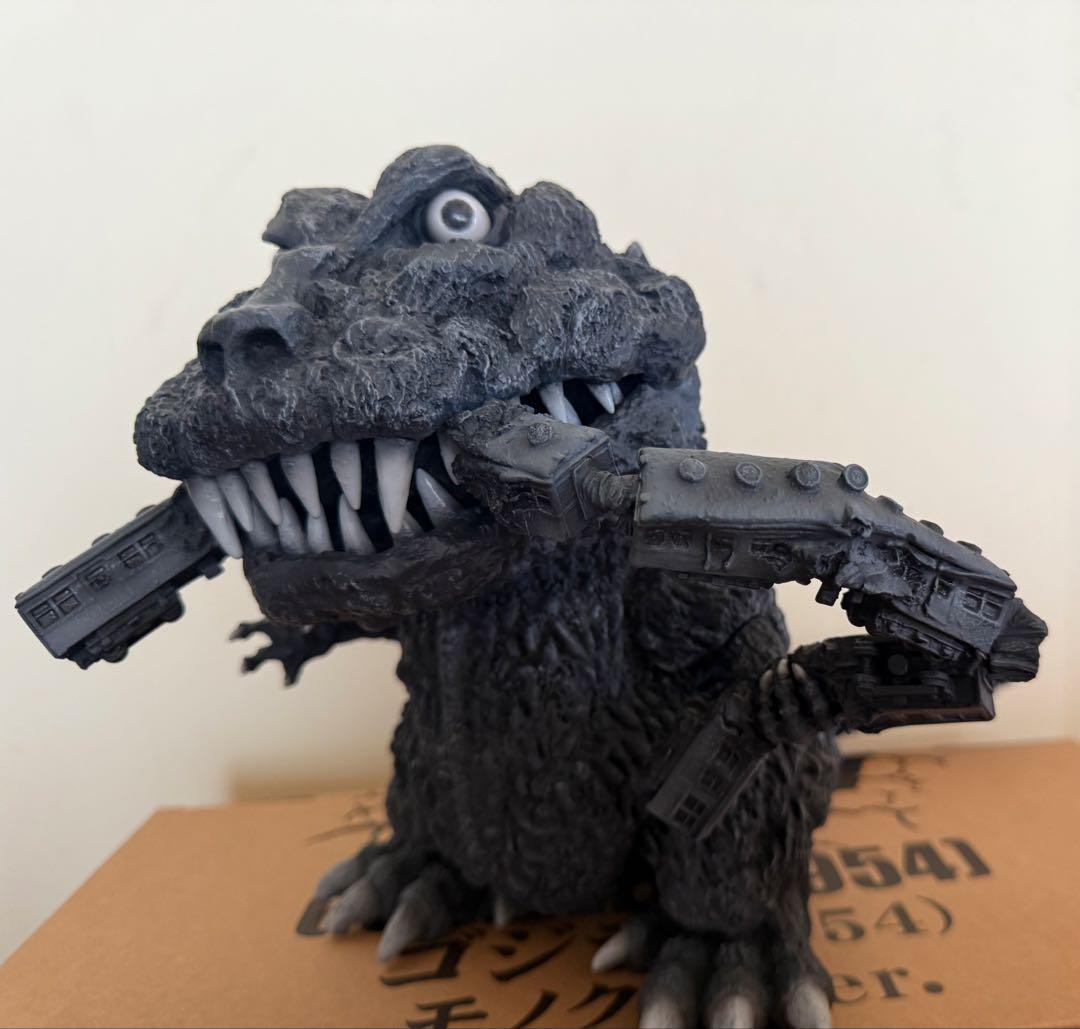 ギガンティックデフォリアル ゴジラ　(1954)モノクロver. フィギュア