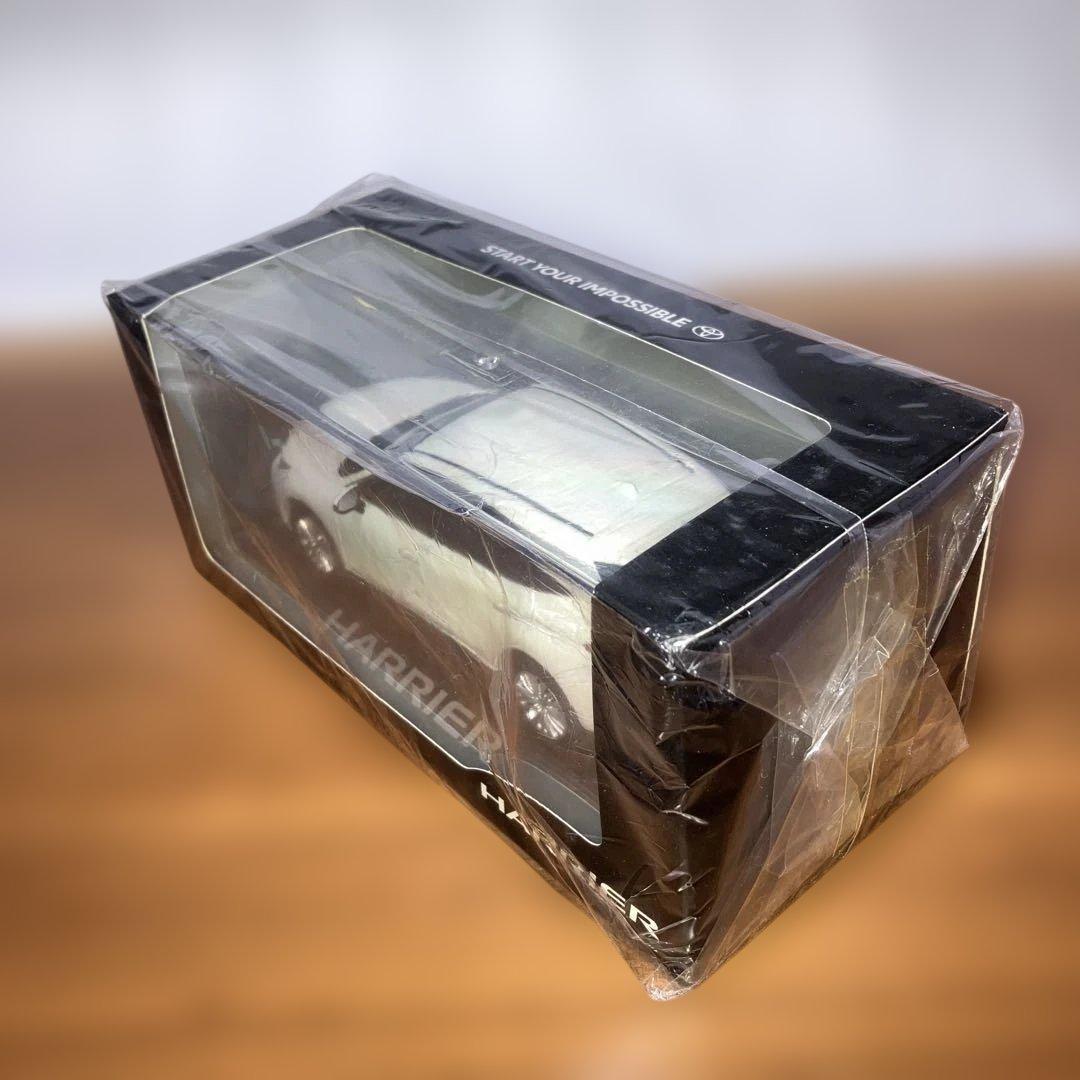 トヨタハリアー ミニカーカラーサンプル ホワイトパールクリスタルシャイン 非売品