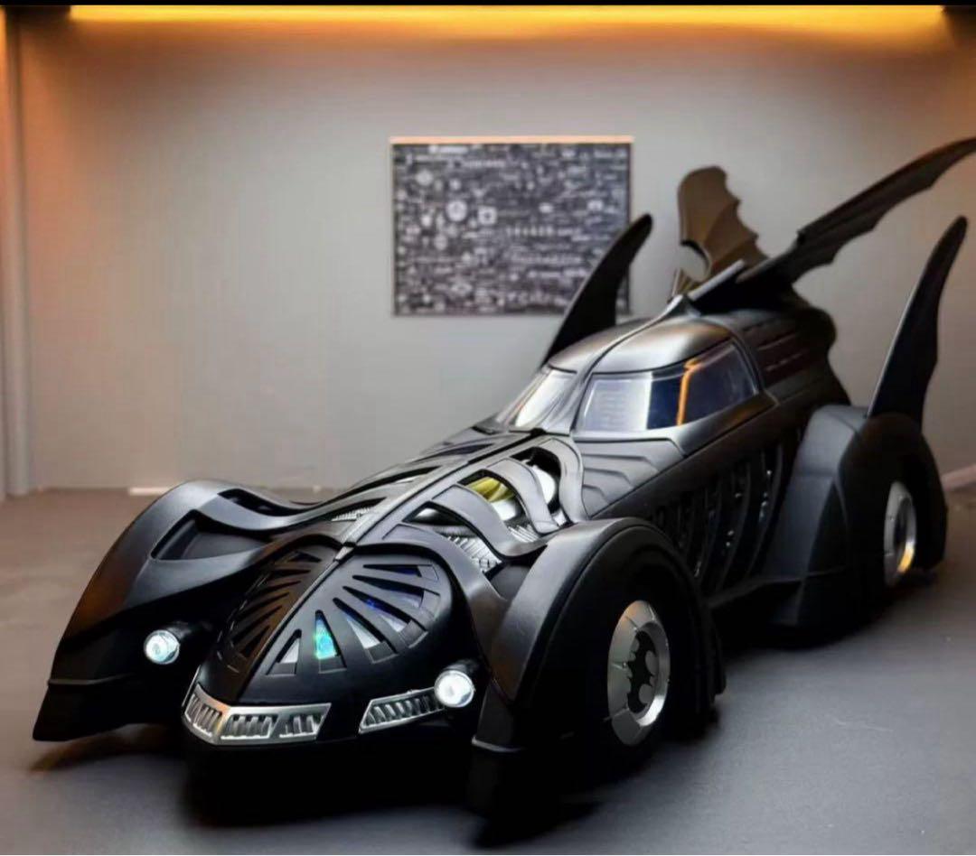 1/18 バットモービル 1995 バットマン 合金車　ミニカー