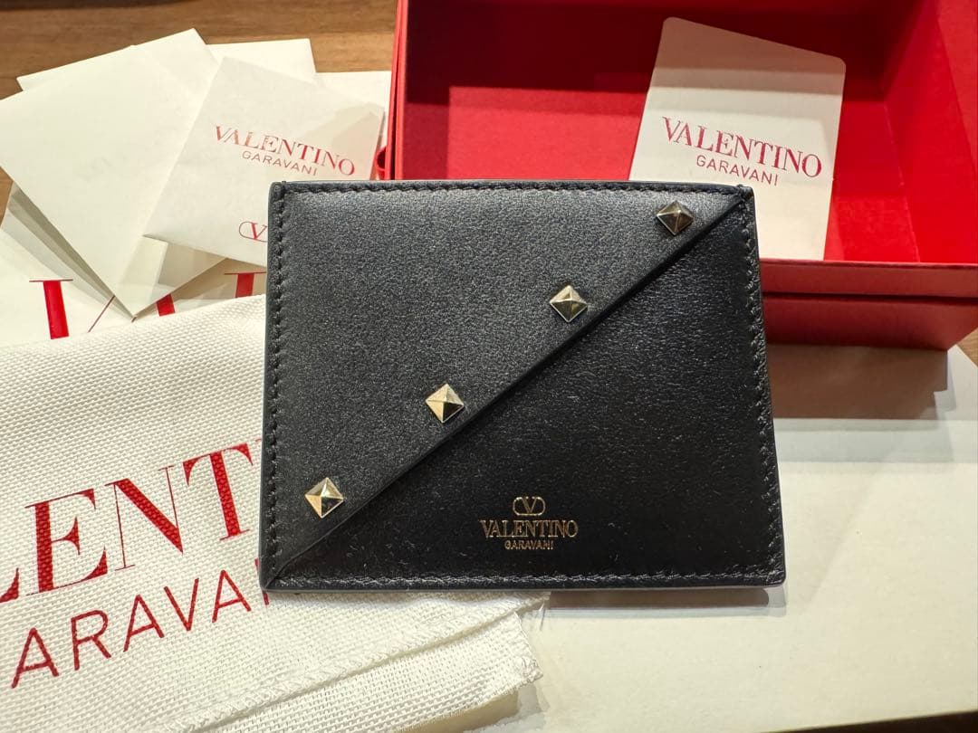 ヴァレンティノ ガラヴァーニ ロックスタッズ カードホルダー ブラック