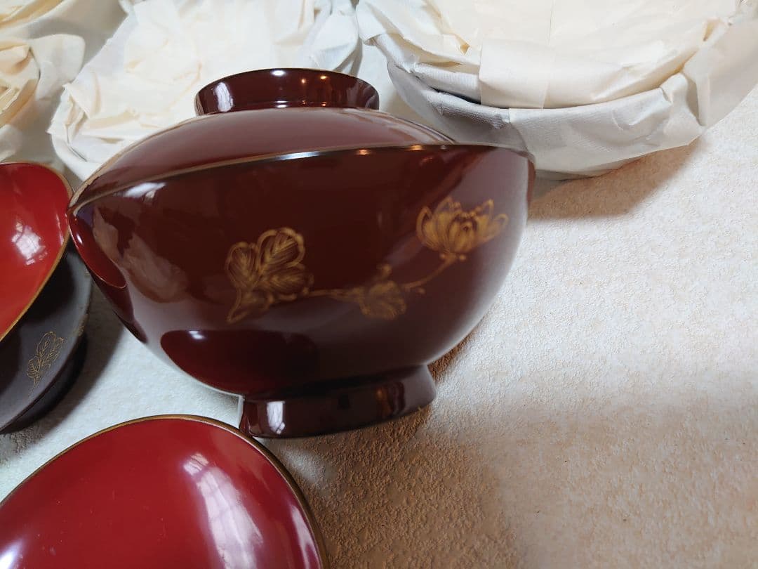 漆器 赤い椀 2個セット 金色の花模様
