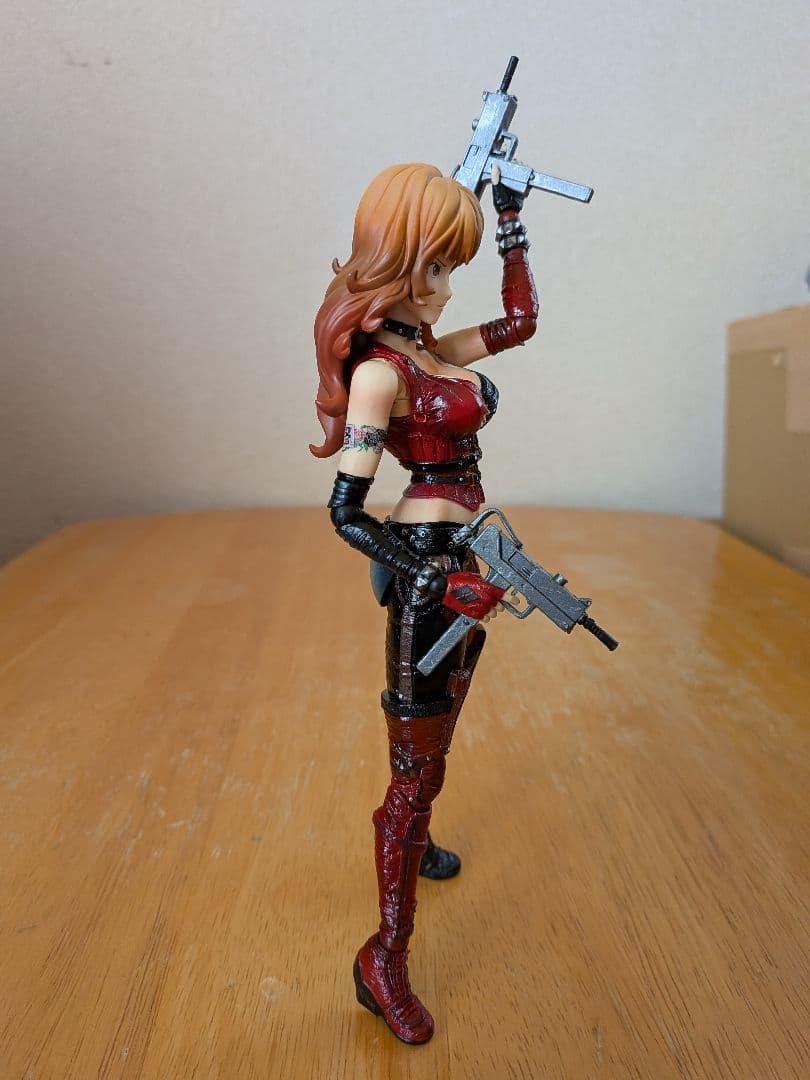 峰不二子フィギュア　可動式アクションフィギュア