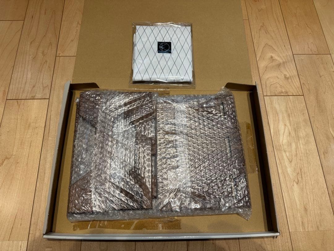 KANAMEdesigns　Horizontal Table　ウォルナット