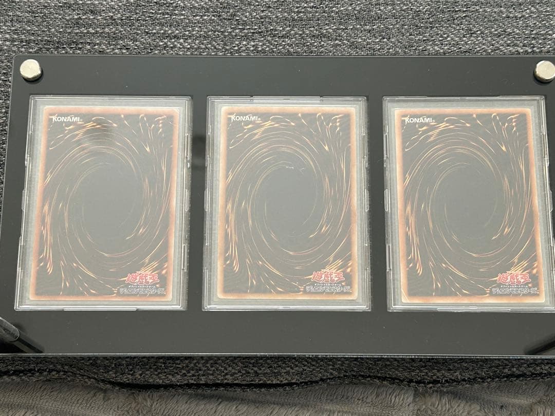 遊戯王 青眼の白龍 真紅眼の黒竜 ブラックマジシャン レリーフ3枚セット