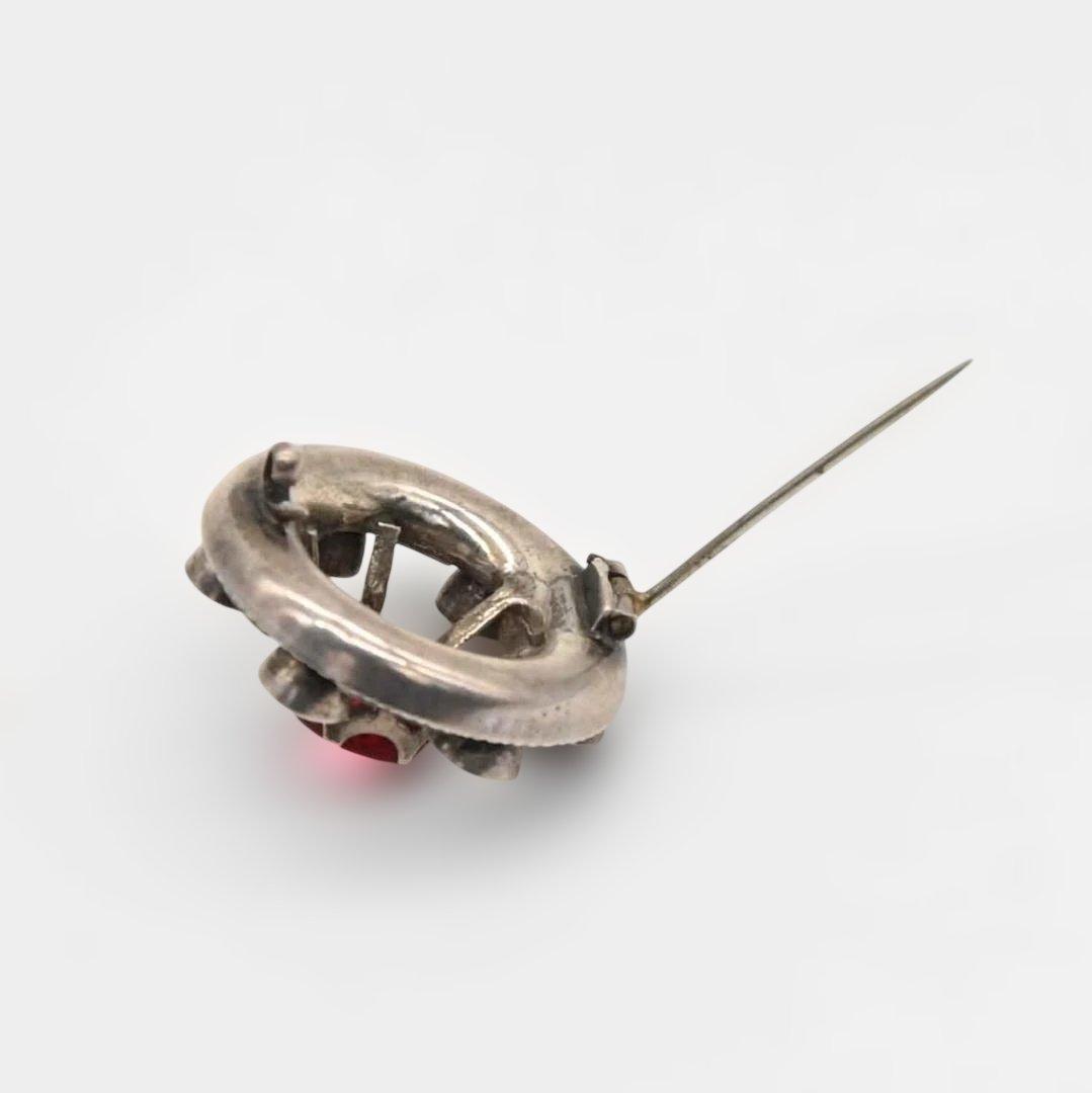 円形の銀製ブローチ　メノウとカラーストーン　スコティッシュ　s0064