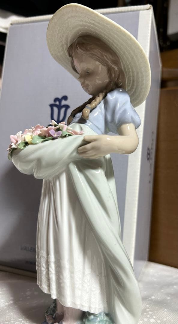 専用品です。Lladro 少女像 陶器製 約23cm 元箱付き