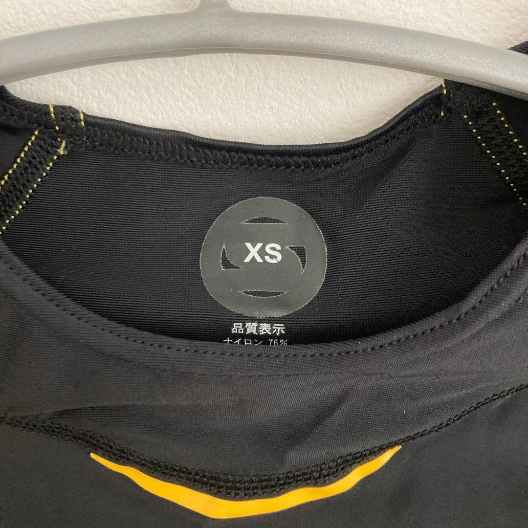 スキンズSKINSコンプレッションTシャツ　長袖トップスシャツ　メンズXS
