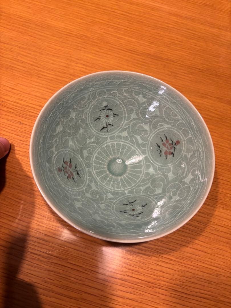 青緑色の花模様の陶器製椀　三國陶芸研究所　韓都鉉